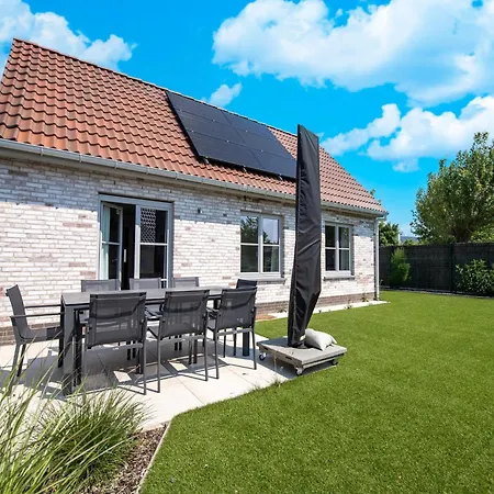 In With Garden & Parking, Cleaning Included Feriehus *