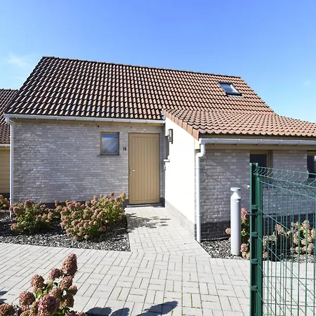 In With Garden & Parking, Cleaning Included Feriehus *
