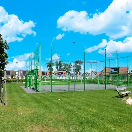 In With Garden & Parking, Cleaning Included Ferienhaus